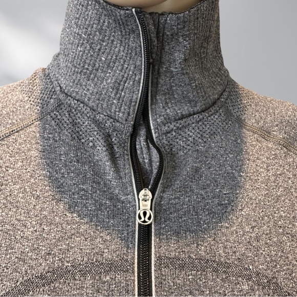Lululemon Grey 1/2 Zip Top m - Picture 5 of 6